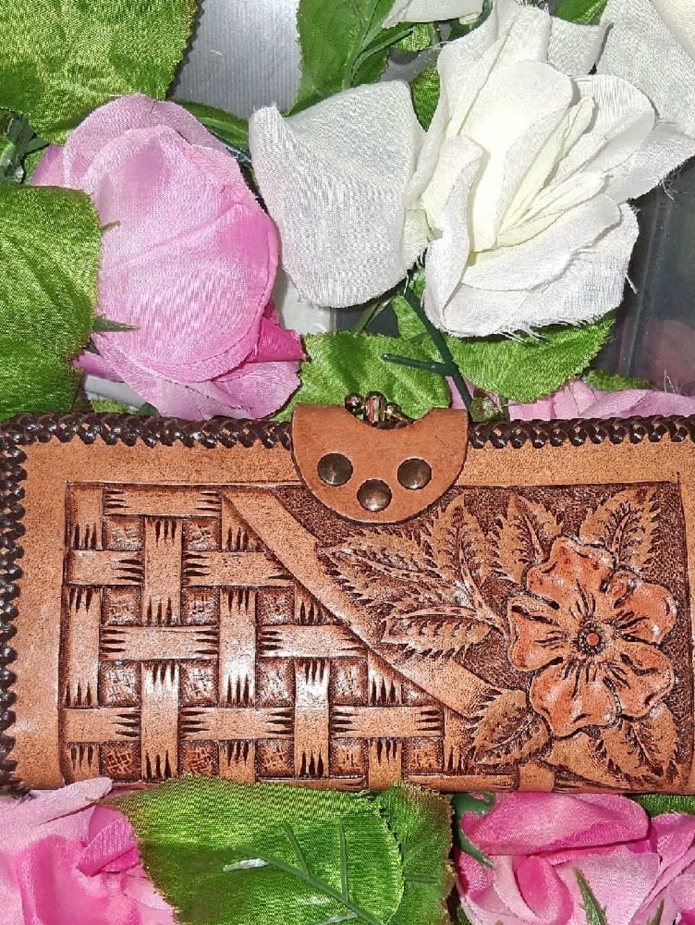Handcrafted Brown Floral Tooled Leather Wallet - Brown - Picture 2 of 8